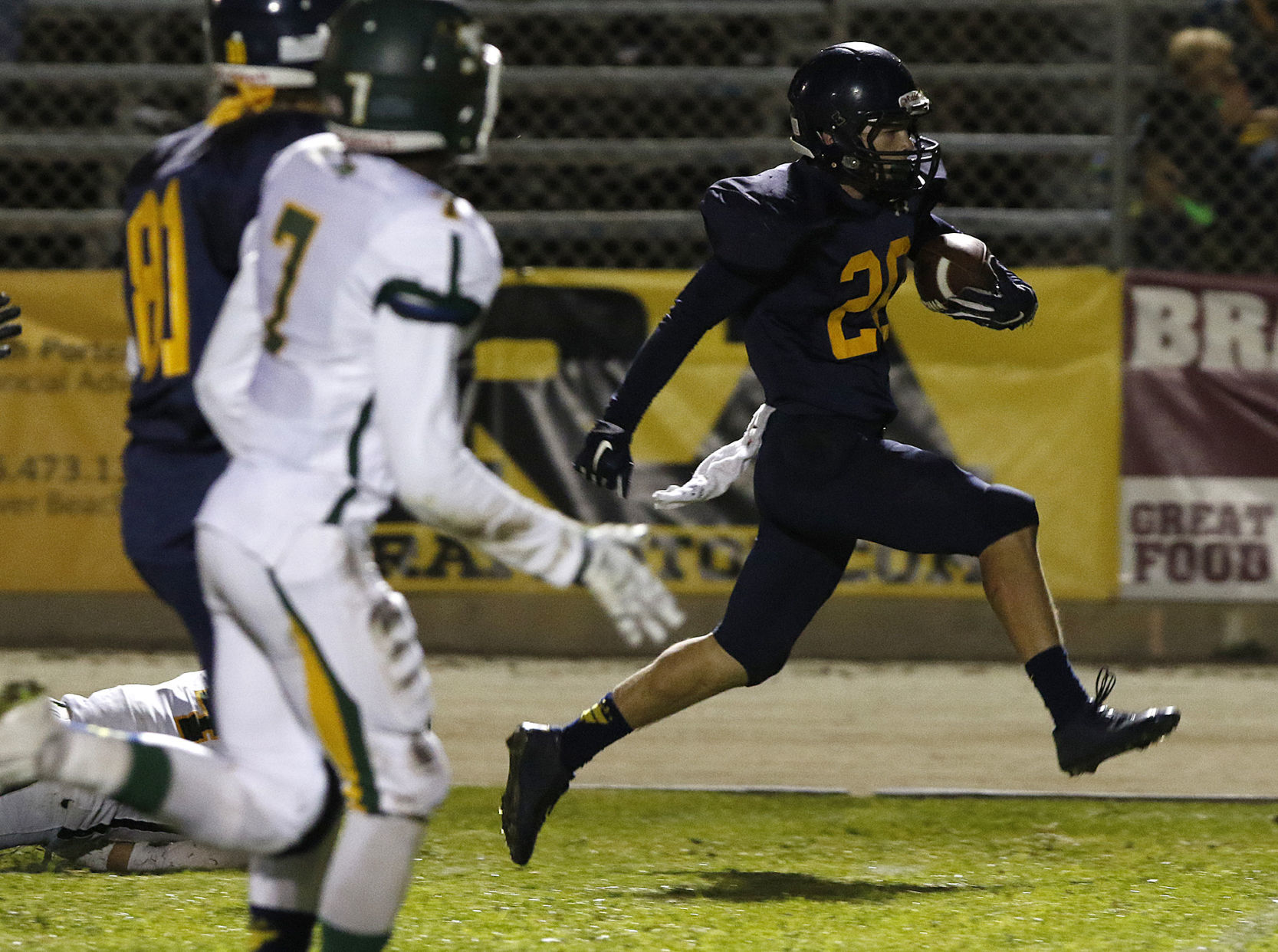 111315AGHSvs Royal FB08.jpg
